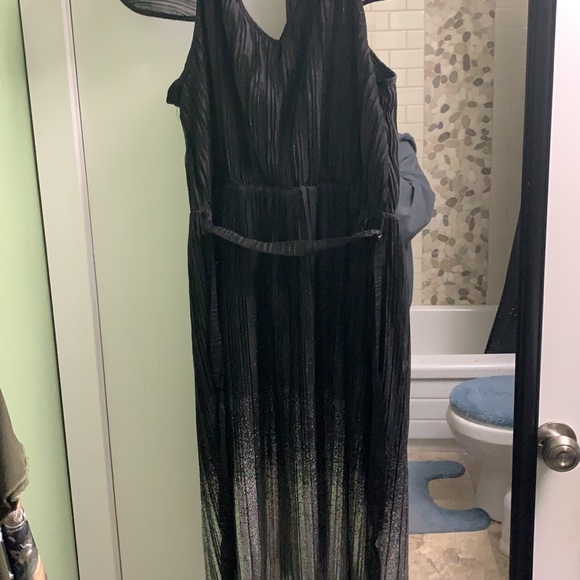 Black dress - Picture 4 of 4